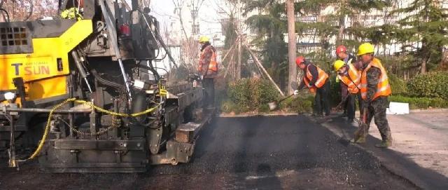 蒙阴县对城区道路破损路面进行集中挖补维修